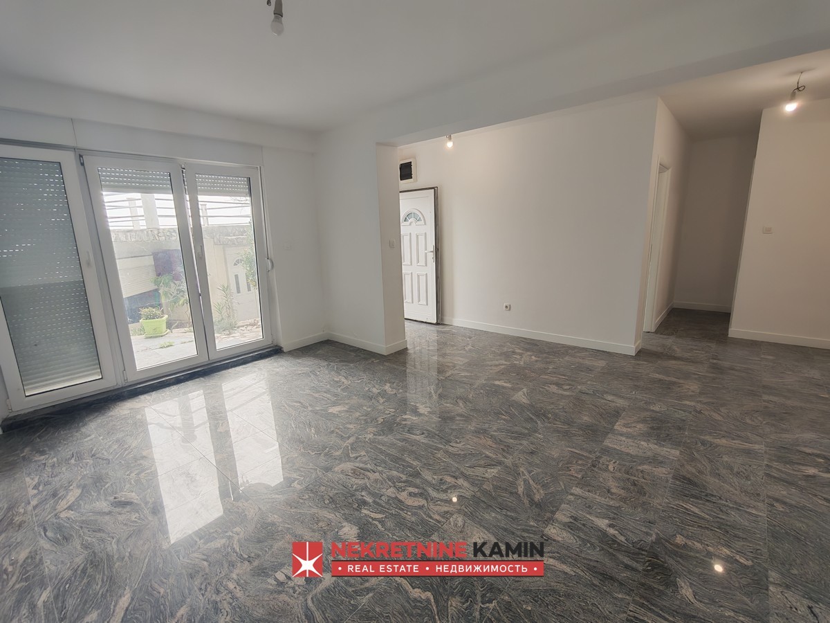 One-Bedroom 57 m² Apartment with Courtyard Terrace, Petrovac